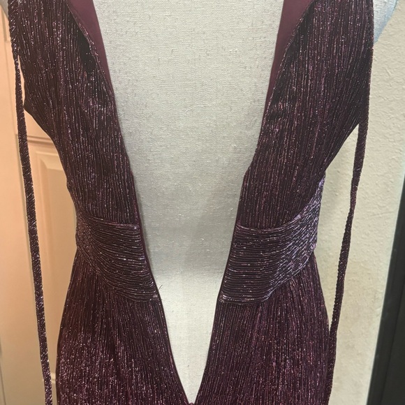 NWT- R&M Richards Maroon Full Length Evening Gown with Slit - Size 6 - Picture 5 of 16